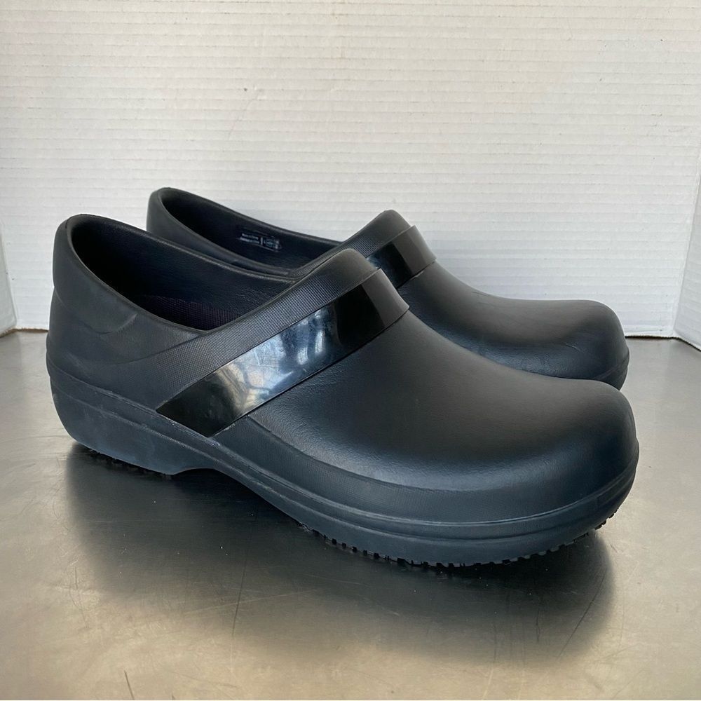 Crocs Lock Clogs Size 11 Women's Black Slip Resistant Work Shoes Nursing Chef